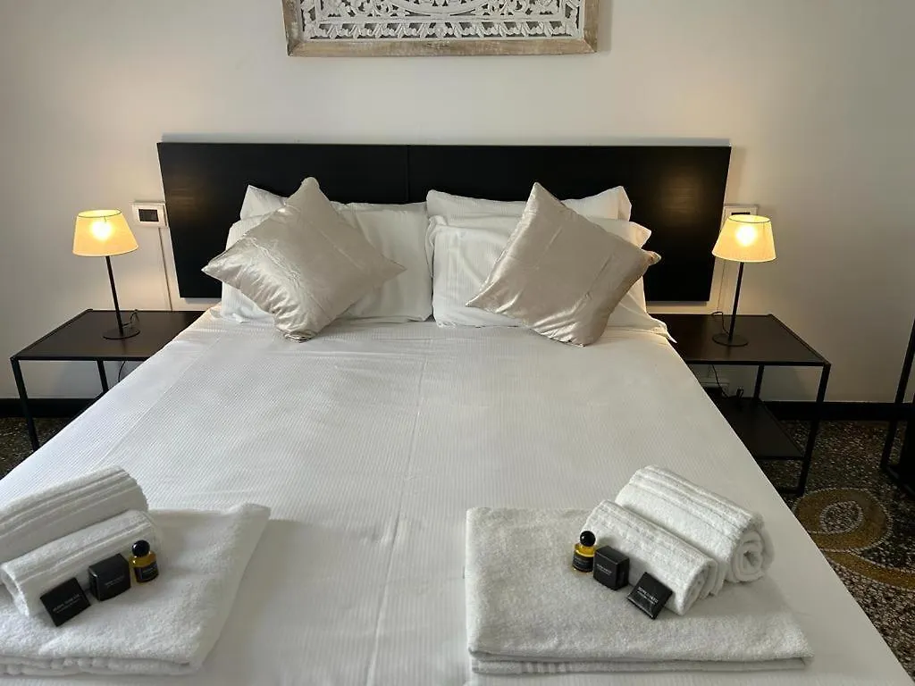 Brignole Rooms Genoa 0*,  Italy